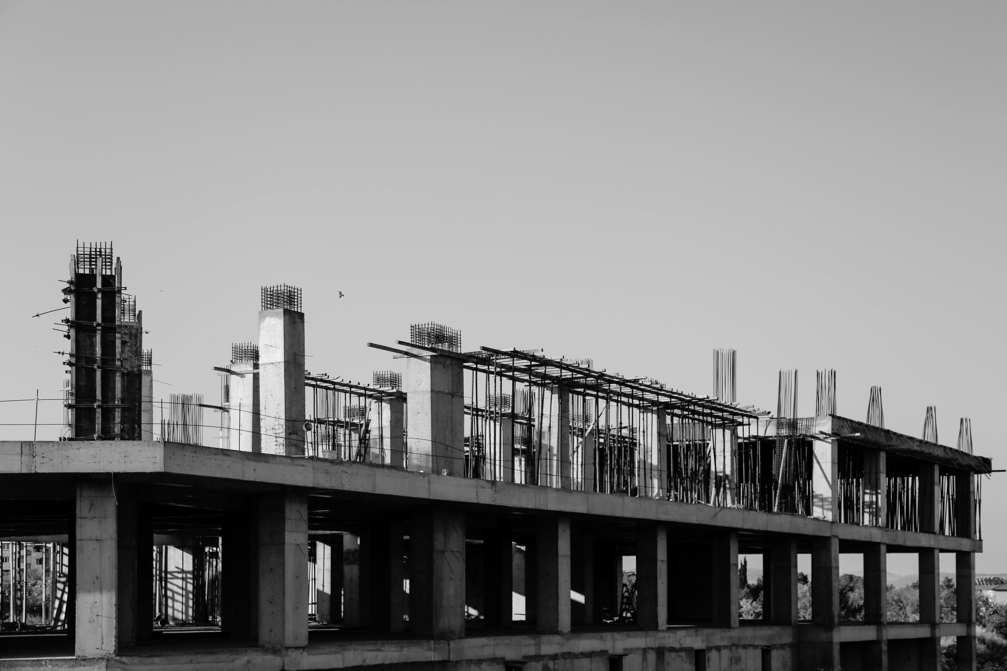 Betonskelet van een gebouw in aanbouw